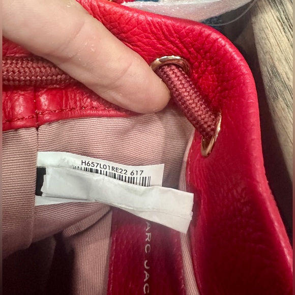 👜🔴MARC JACOBS THE LEATHER MICRO BUCKET - NWT🔴👜 - Picture 9 of 16
